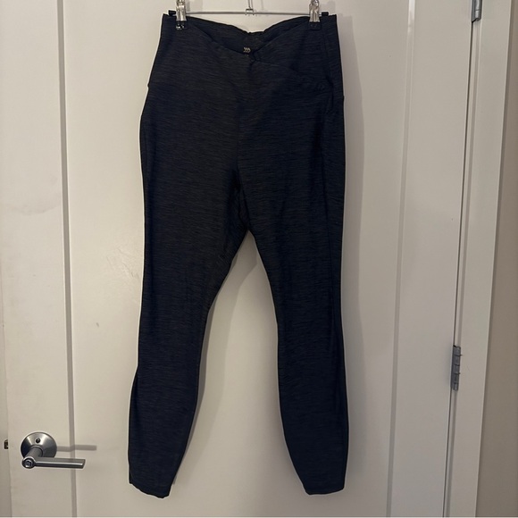 all in motion Pants - All In Motion High-Rise V-Waist Leggings – Size M